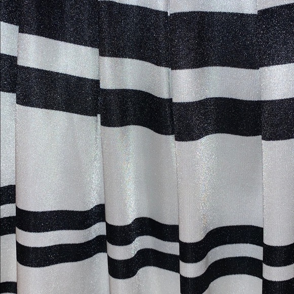 New York and Company stretch striped Jersey Knit Blouse—SZ. Small - Picture 3 of 7